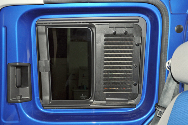 Lüftungsgitter Schiebefenster für VW Caddy / Caddy Maxi 3 / 4 - Beifahrerseite